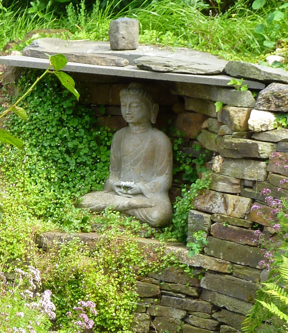 Ein Buddha bei Haus Königssee in der Eifel.